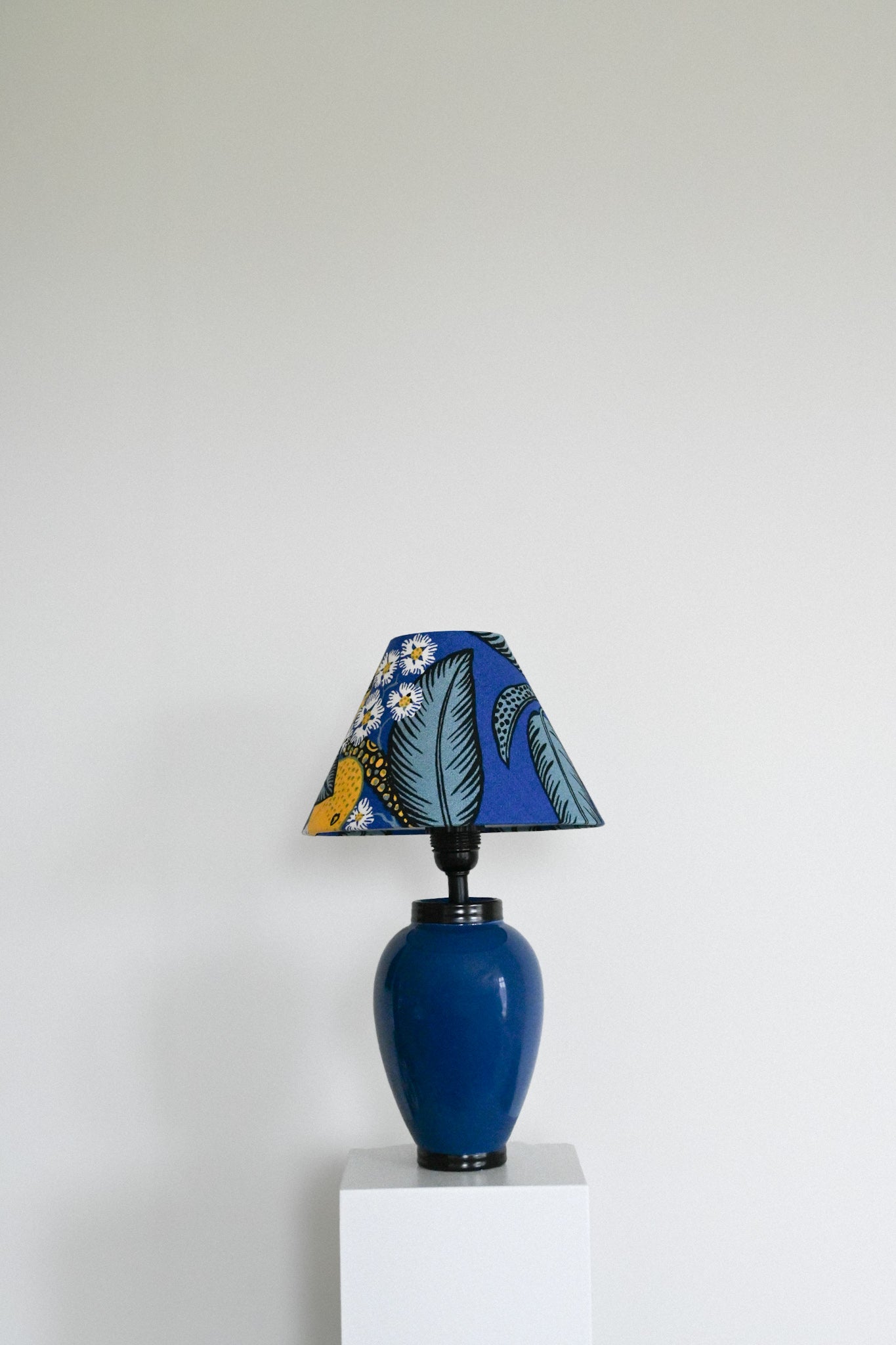 Bordslampa Firma Svenskt Tenn tyg