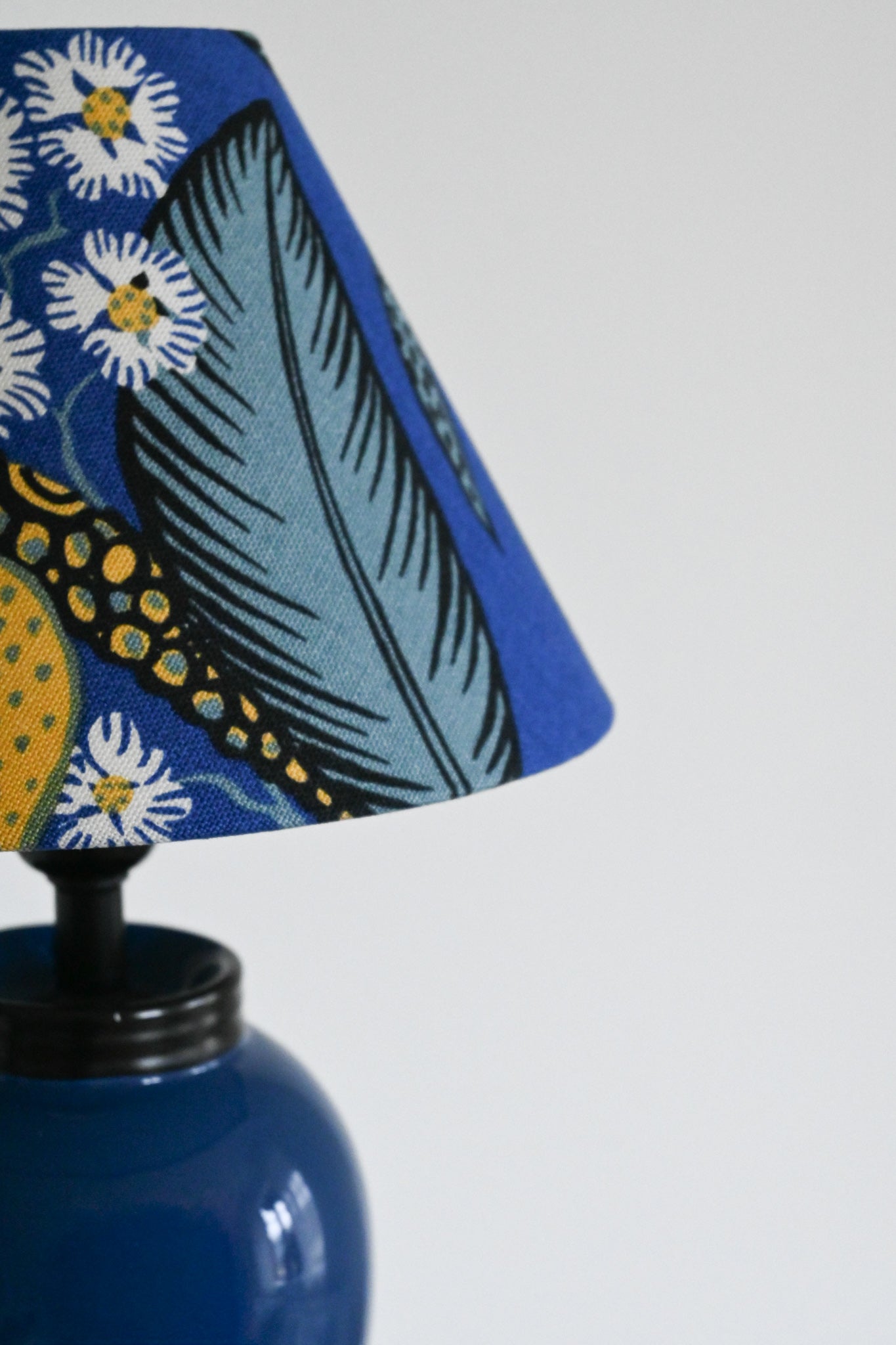 Bordslampa Firma Svenskt Tenn tyg