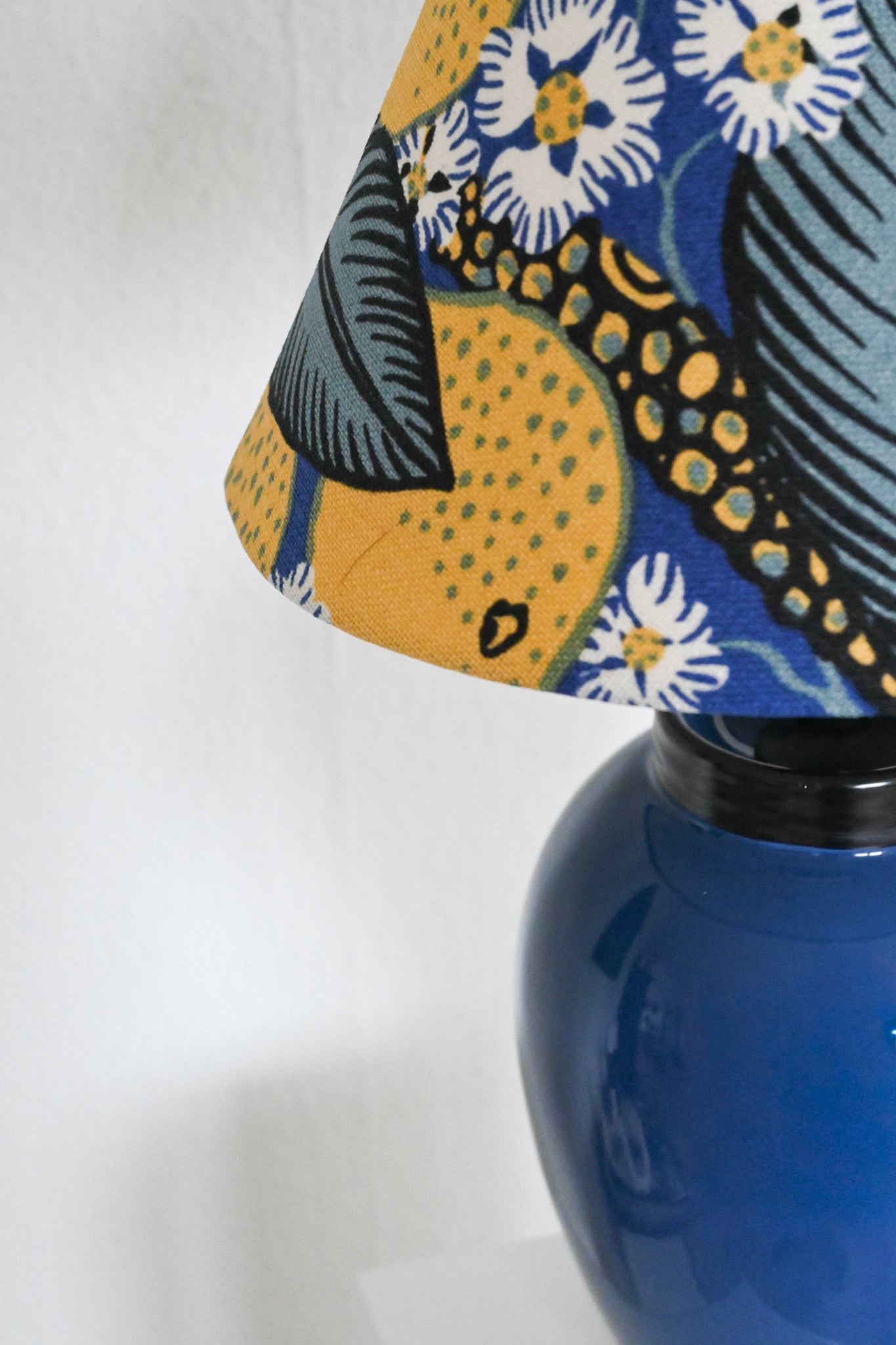 Bordslampa Firma Svenskt Tenn tyg