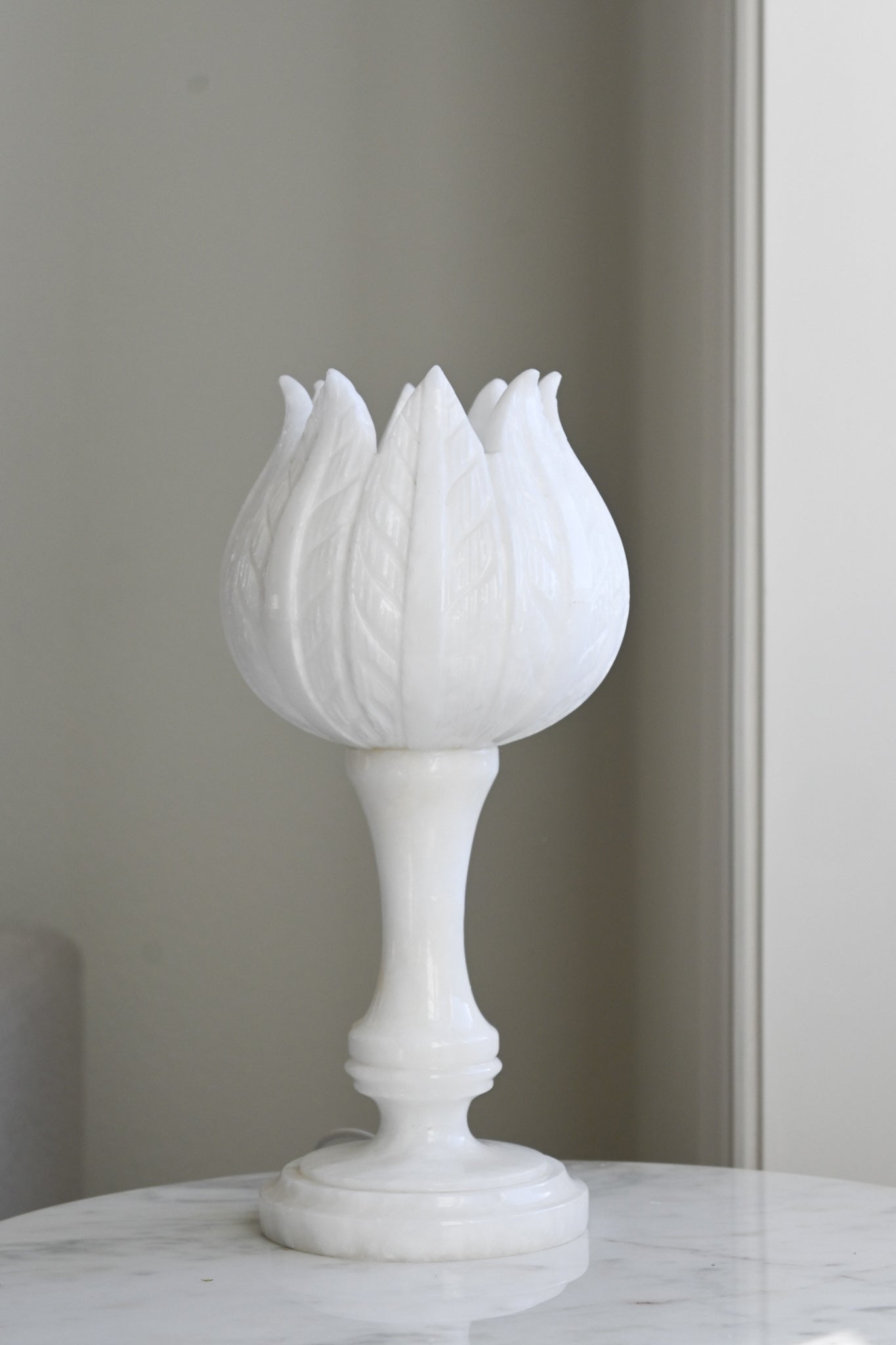 Bordslampa Alabaster