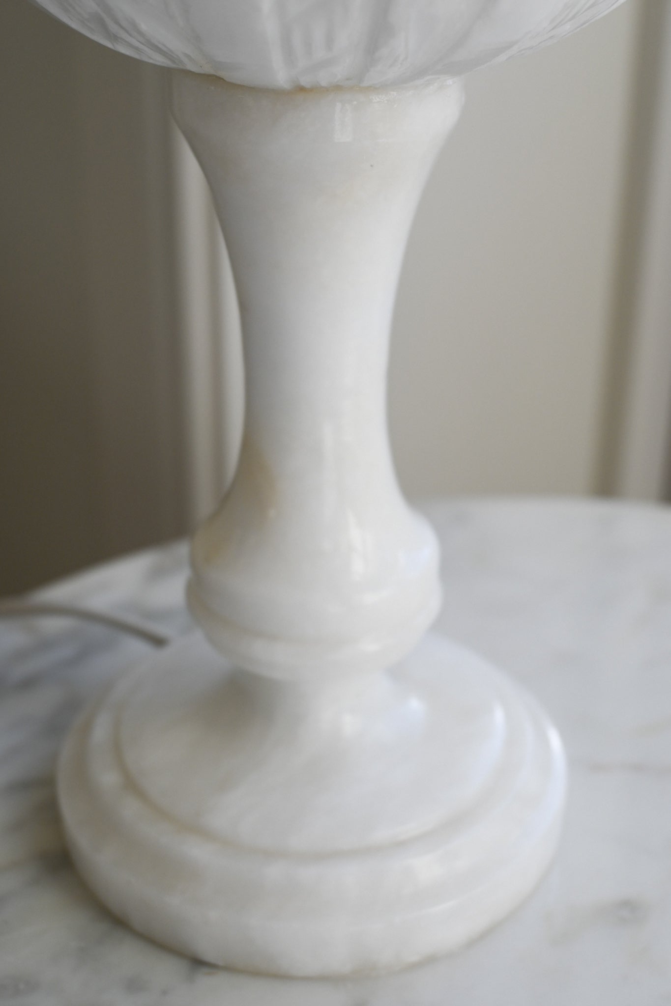 Bordslampa Alabaster