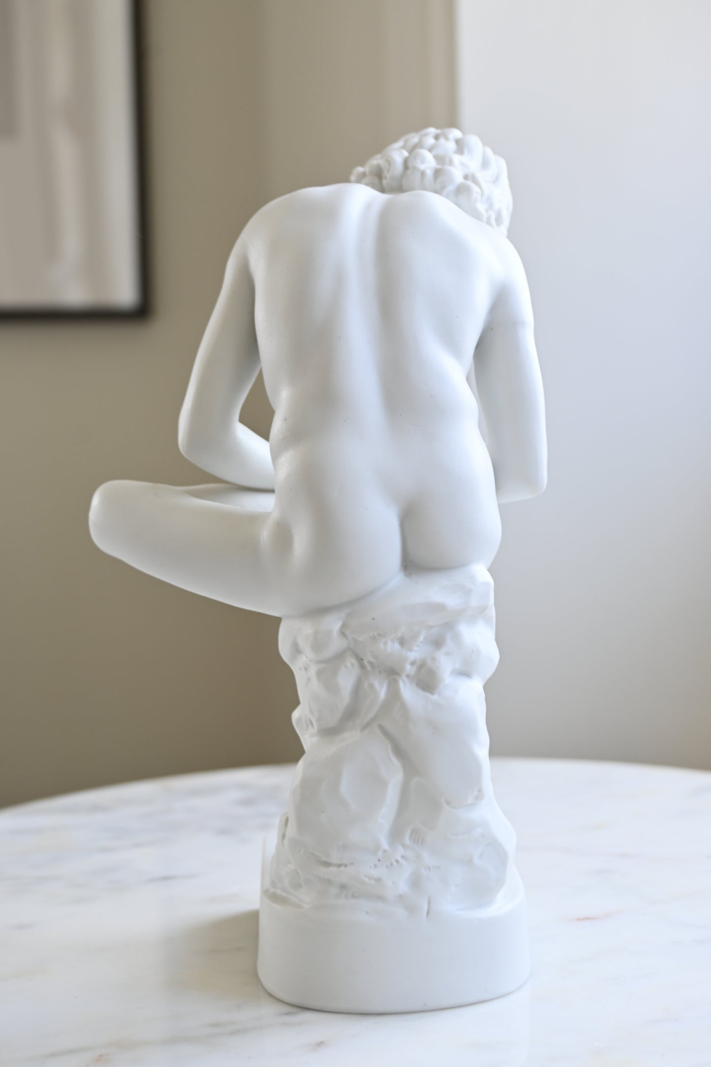 Skulptur "Pojke med törntaggen"