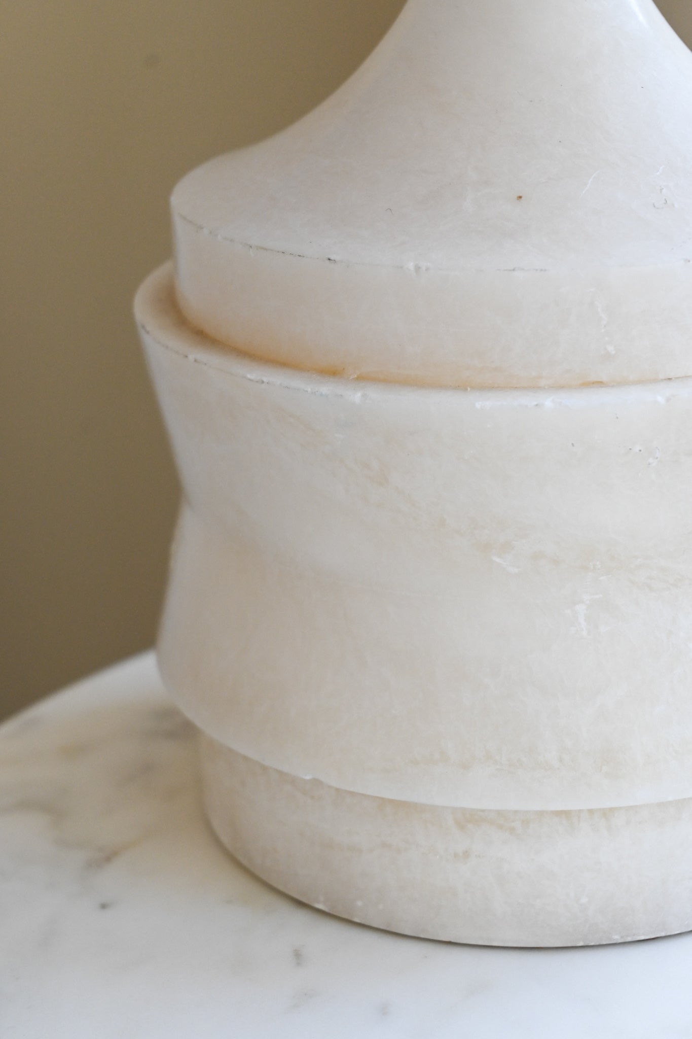 Bordslampa Alabaster