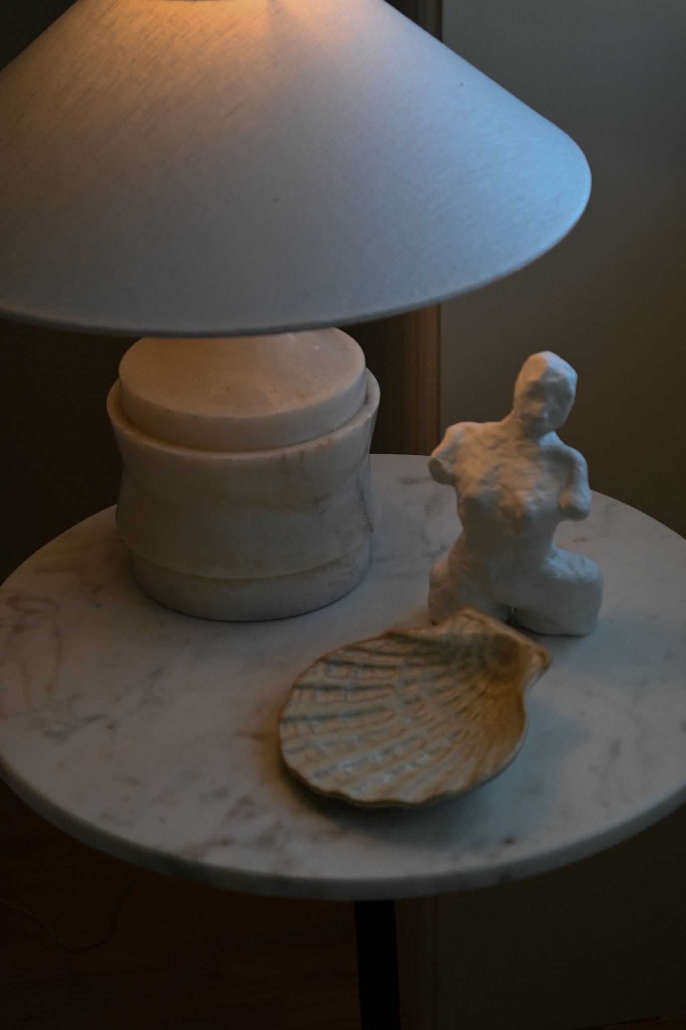 Bordslampa Alabaster