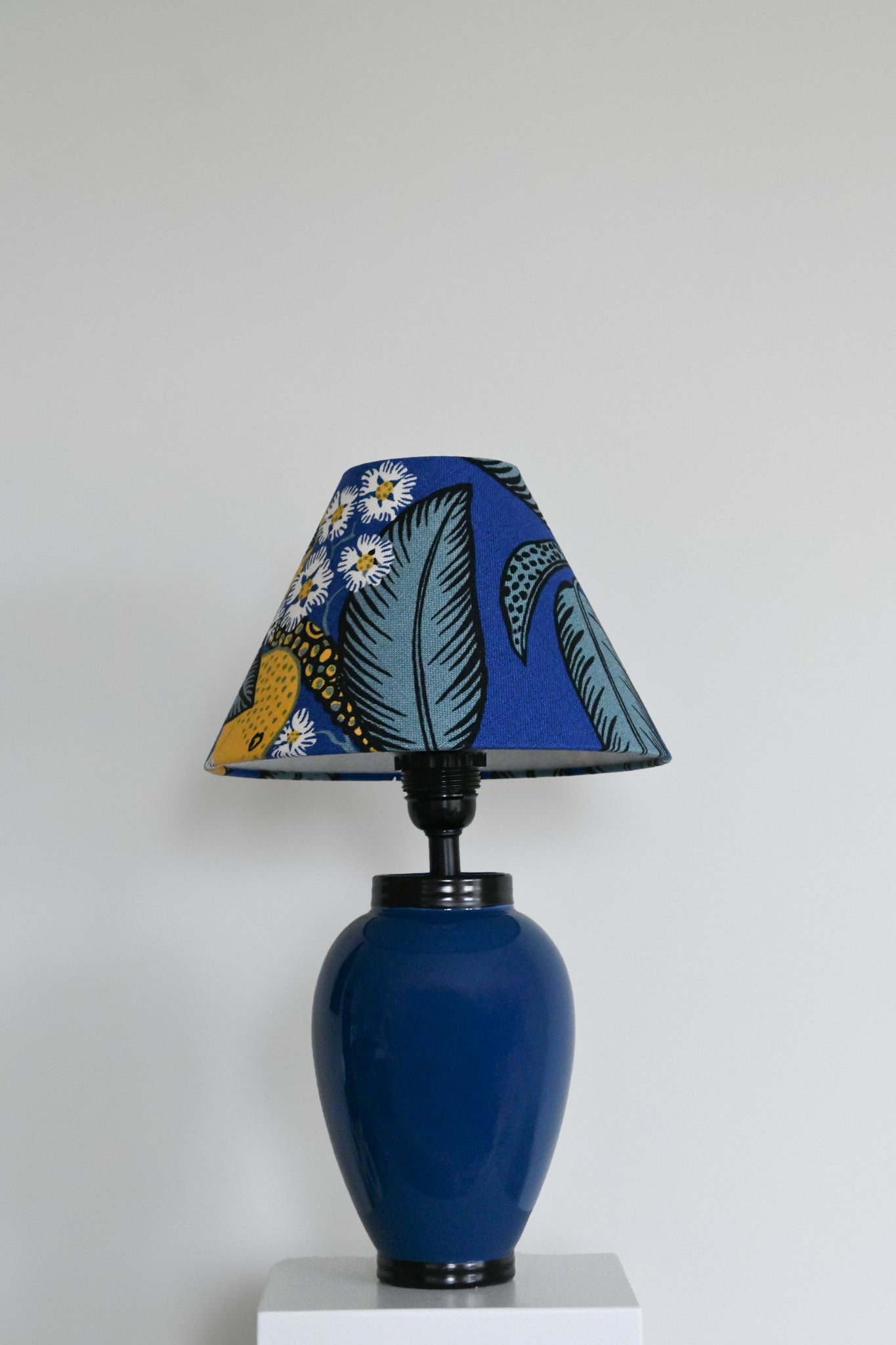 Bordslampa Firma Svenskt Tenn tyg