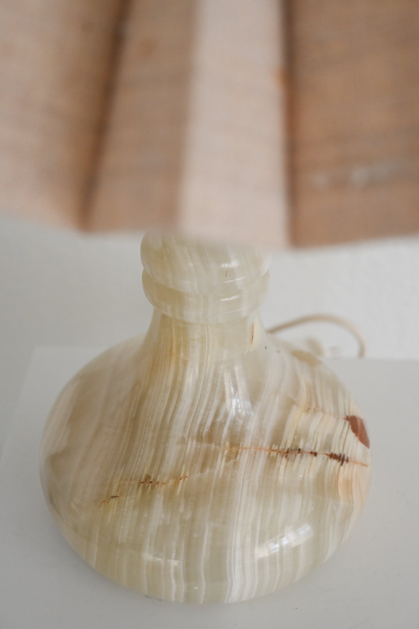 Bordslampa Alabaster