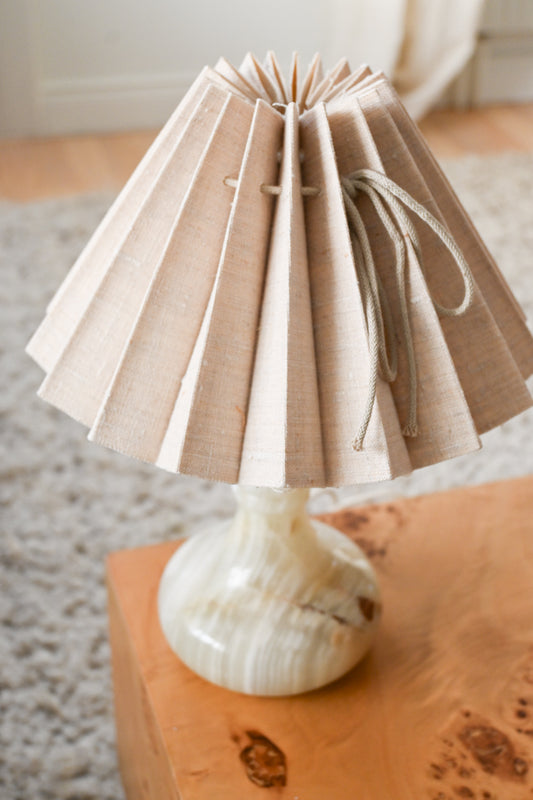 Bordslampa Alabaster
